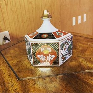 Super rare Eiwa Kinsei porcelain trinket box